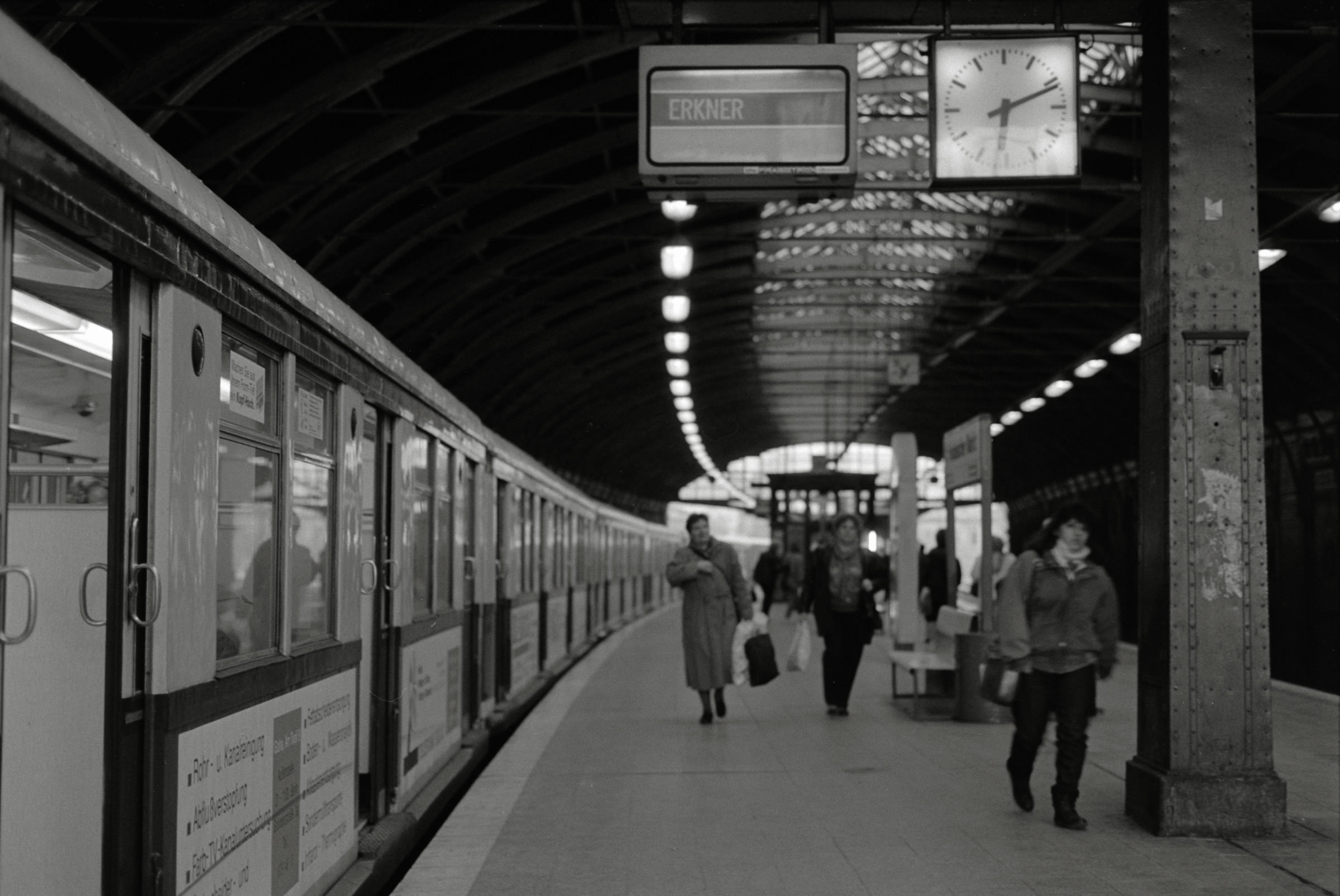 AHP F1993 03 005 sc240902 img33 NLP